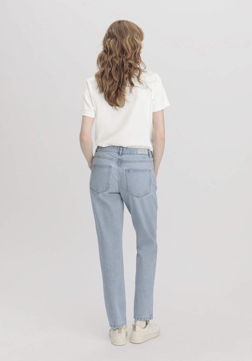 Mom-Jeans mit hohem Bund