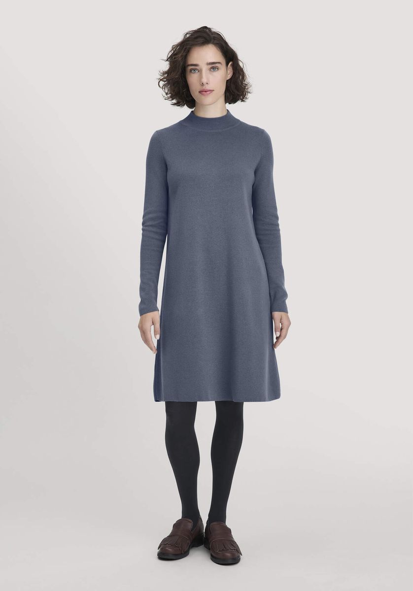 Strickkleid mit Stehkragen in A-Linie