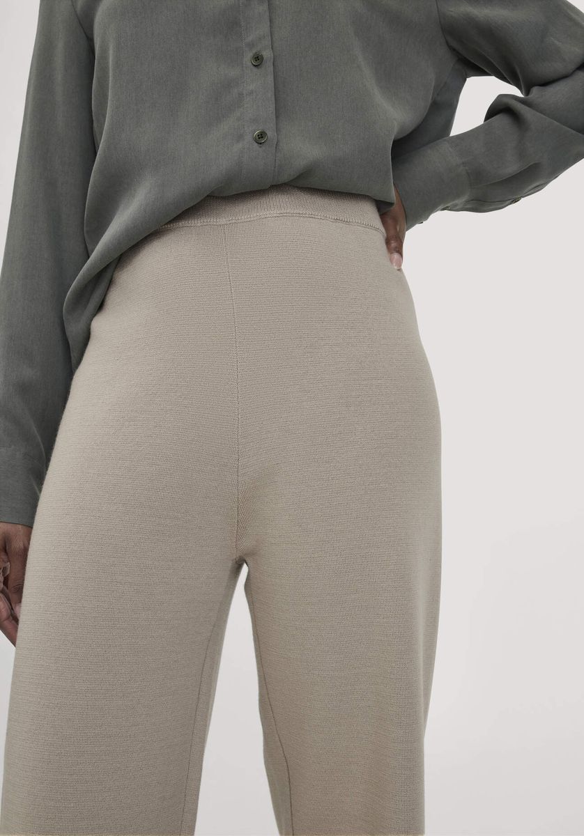 Bequeme Strickhose mit weitem Bein
