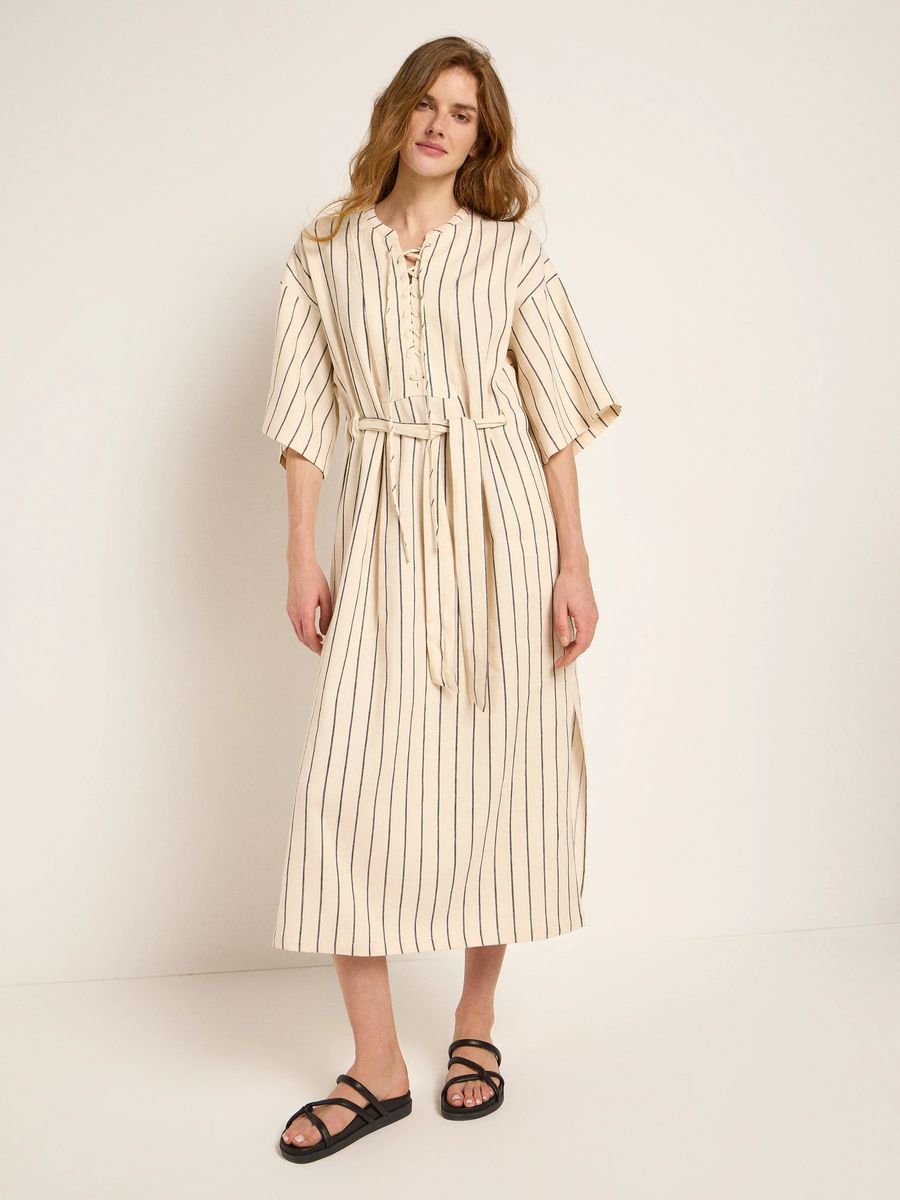 Gestreiftes Kaftankleid mit Gürtel