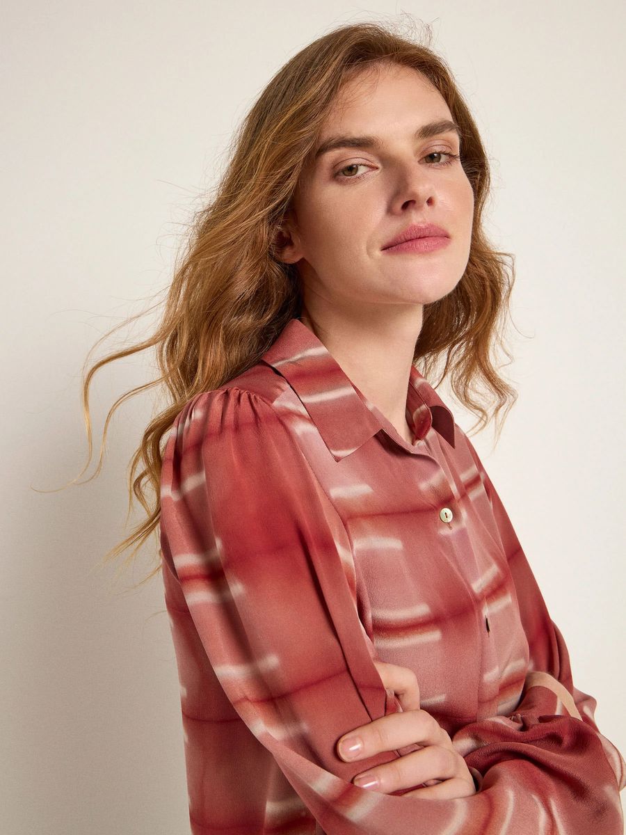 Kunstvolle Seidenbluse mit Natur-Print