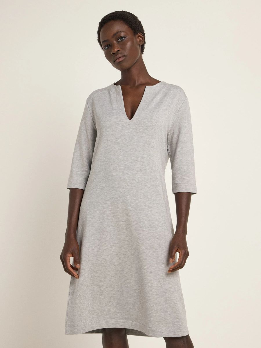 Minimalistisches Tencel-Midikleid mit V-Ausschnitt