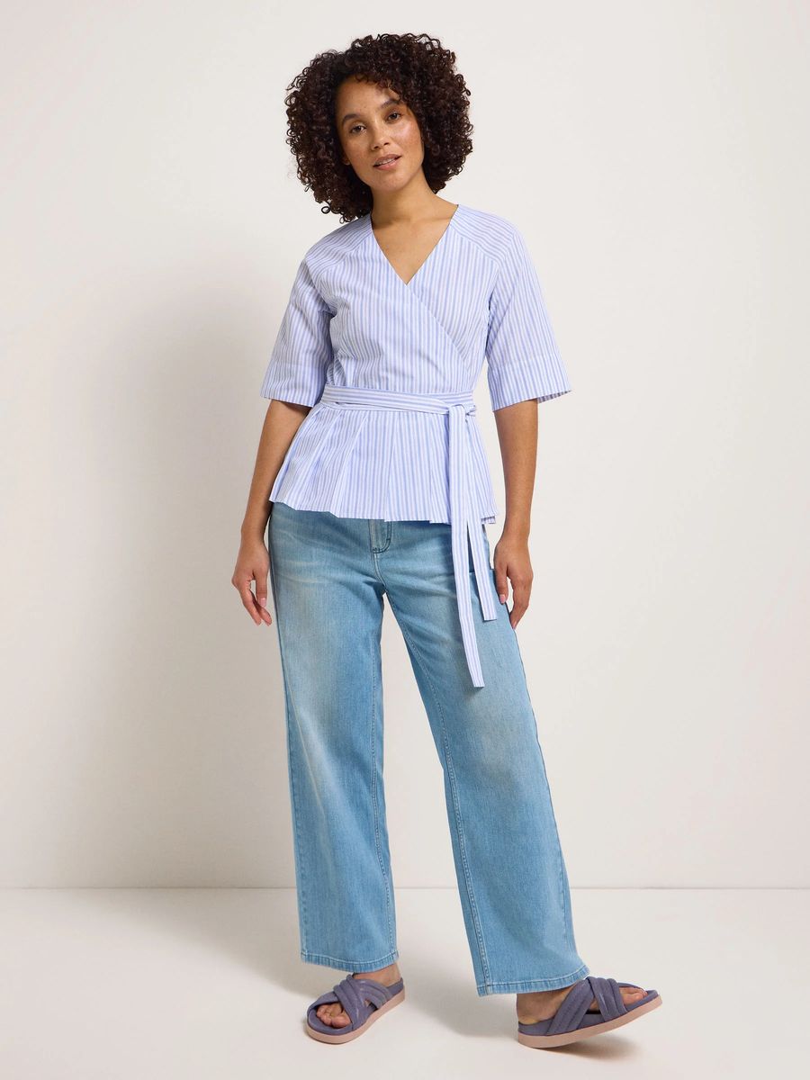 Gestreifte Wickelbluse mit Gürtel