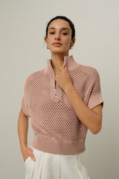 Kurzarm-Stricktop mit halbem Reißverschluss