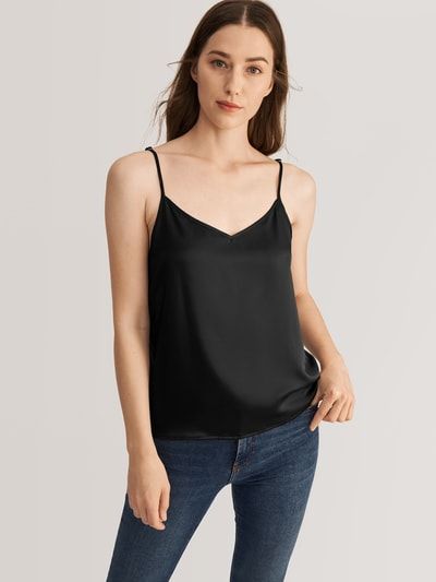 Minimalistisches Seidentop mit V-Ausschnitt