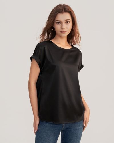 Minimalistisches Seidentop mit Rundhalsausschnitt