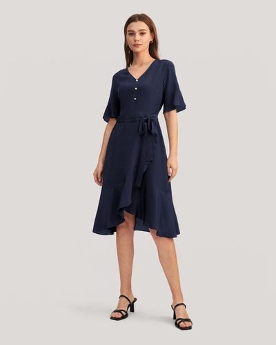 Seidenkleid mit V-Ausschnitt und Rüschen