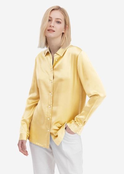 Klassische Seidenbluse mit Perlmuttknöpfen