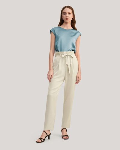 Gerade Seidenhose mit Bindegürtel