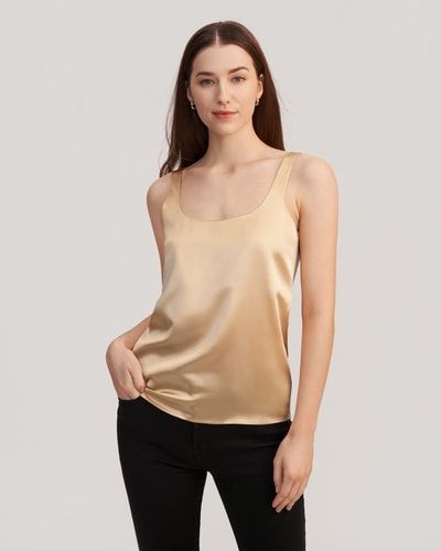 Minimalistisches Seidensatin-Top mit U-Ausschnitt