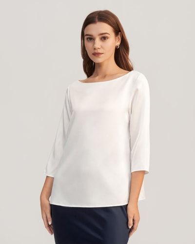 Minimalistische Seidenbluse mit U-Boot-Ausschnitt