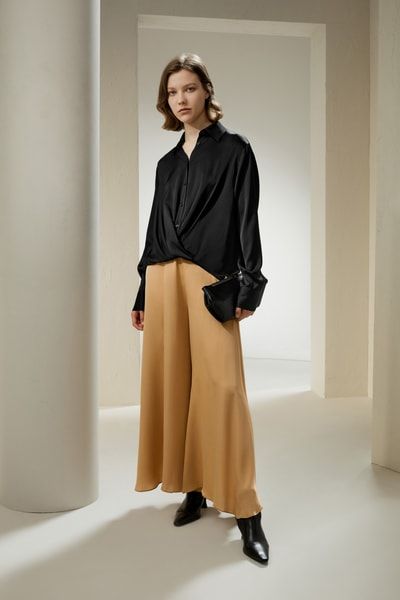 Elegante Seidenbluse mit Saumfalten