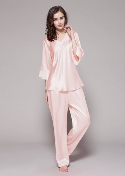 Glänzendes Seiden-Pyjama-Set