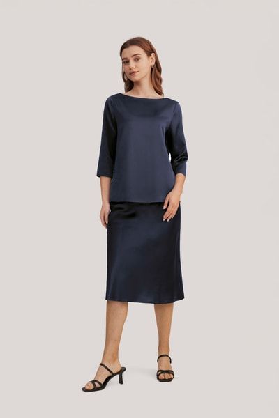 Seidenbluse mit Bootshalsausschnitt