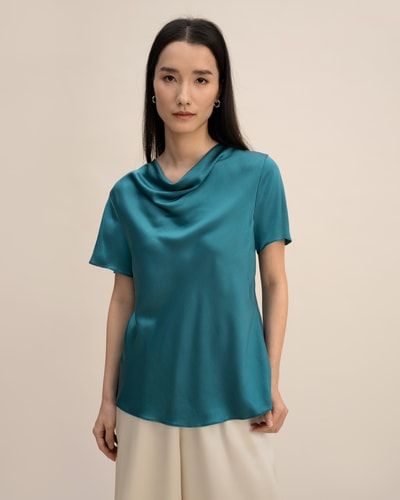 Elegantes Oberteil mit Wasserfall-Ausschnitt