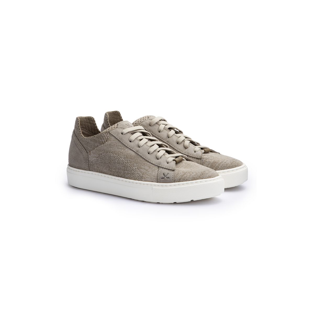 Sneaker aus Strick und Rauleder