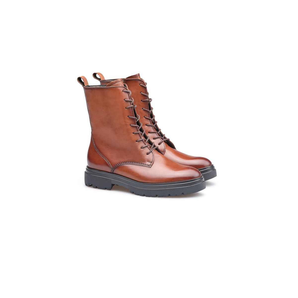 Geschnürte Leder-Stiefeletten im Combat-Stil