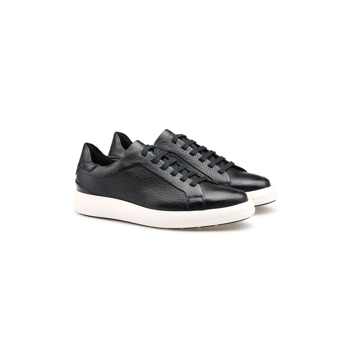 Klassische Sneaker aus genarbtem Leder