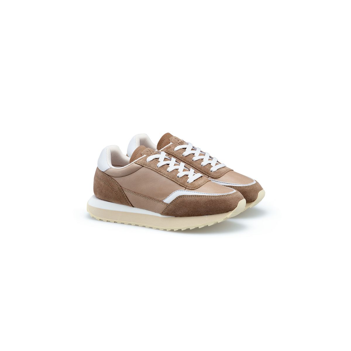 Sneaker aus Leder- und Wildledermix