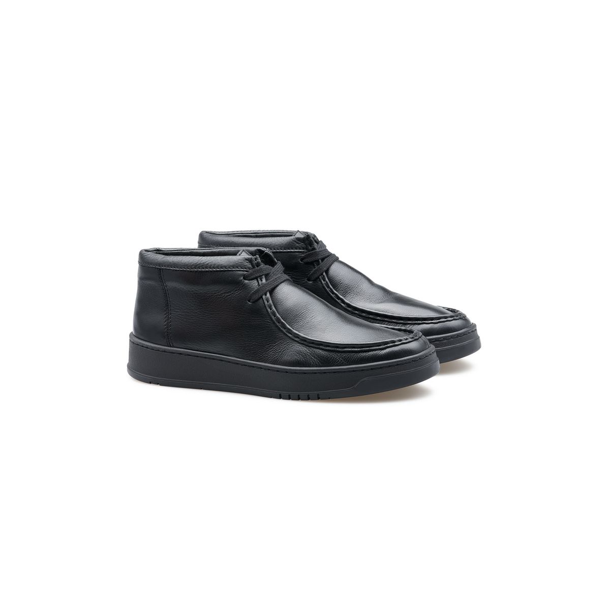 Genarbte Leder-Boots mit Mokassin-Naht