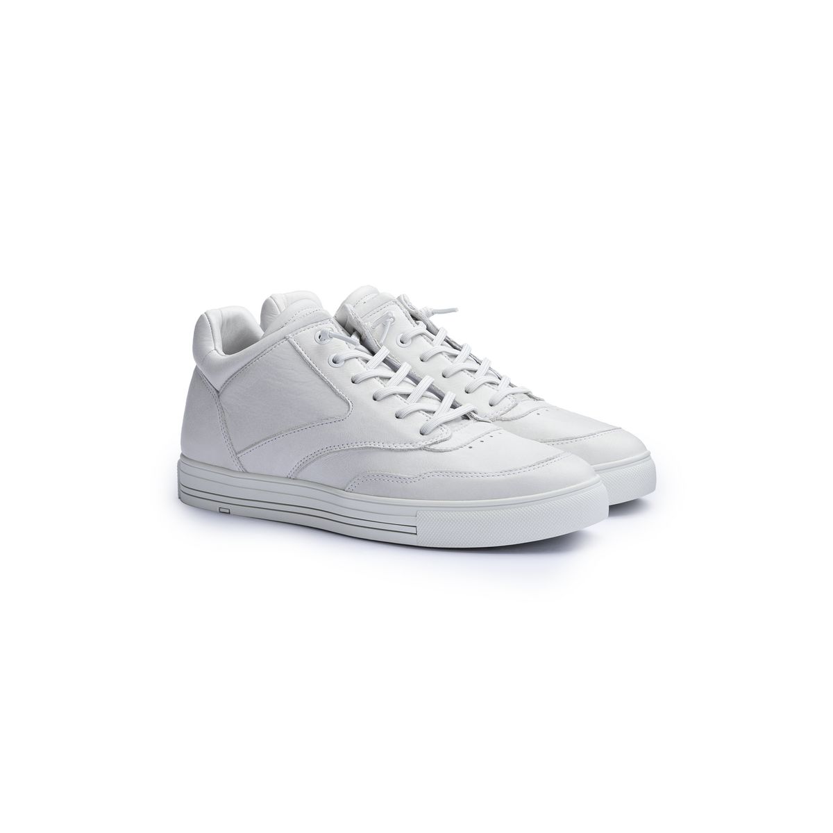 Klassischer Low-Top-Sneaker aus genarbtem Leder