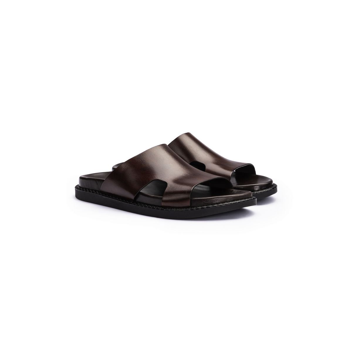 Minimalistische Sandalen aus genarbtem Leder