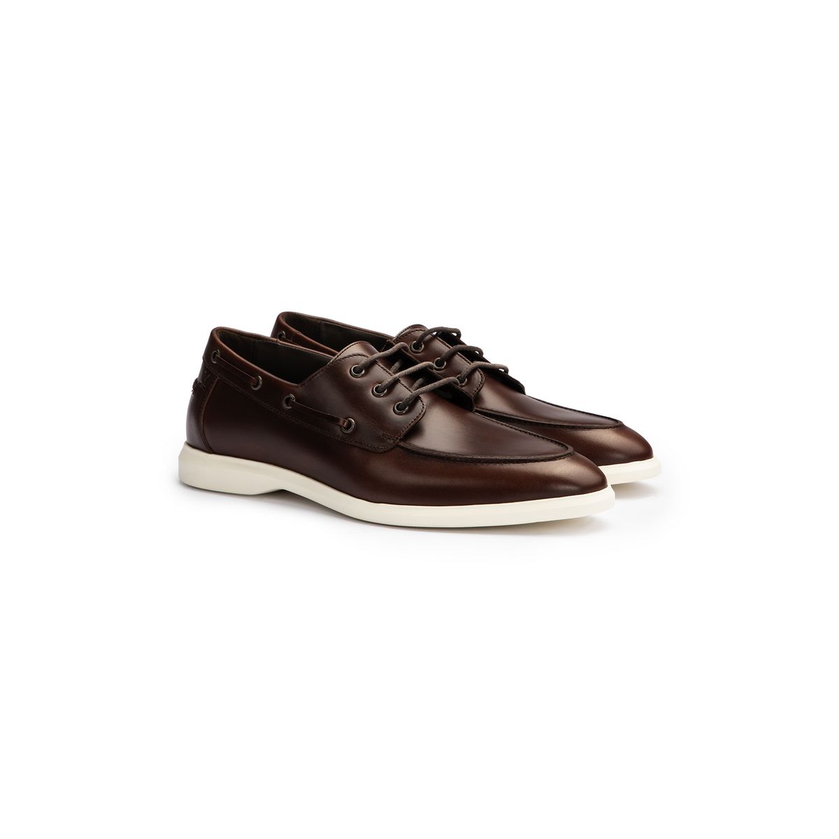 Schlanke Bootsschuhe aus Fettleder