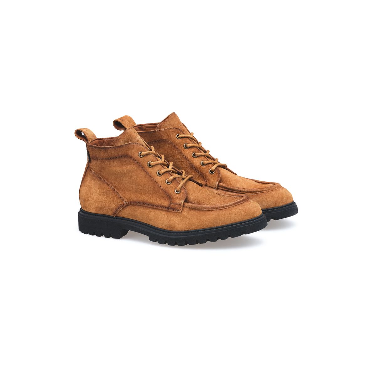 Rauleder-Boots mit Mokassin-Naht und Lammfell