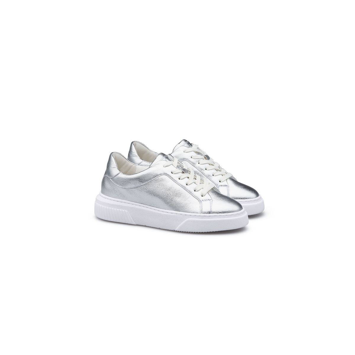 Eleganter silberner Low-Top Sneaker