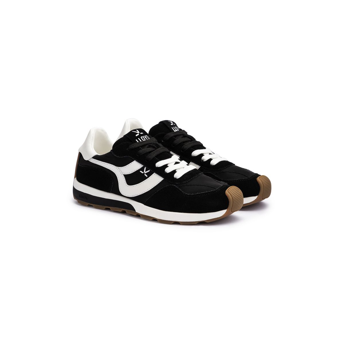 Retro-Sneaker aus Materialmix