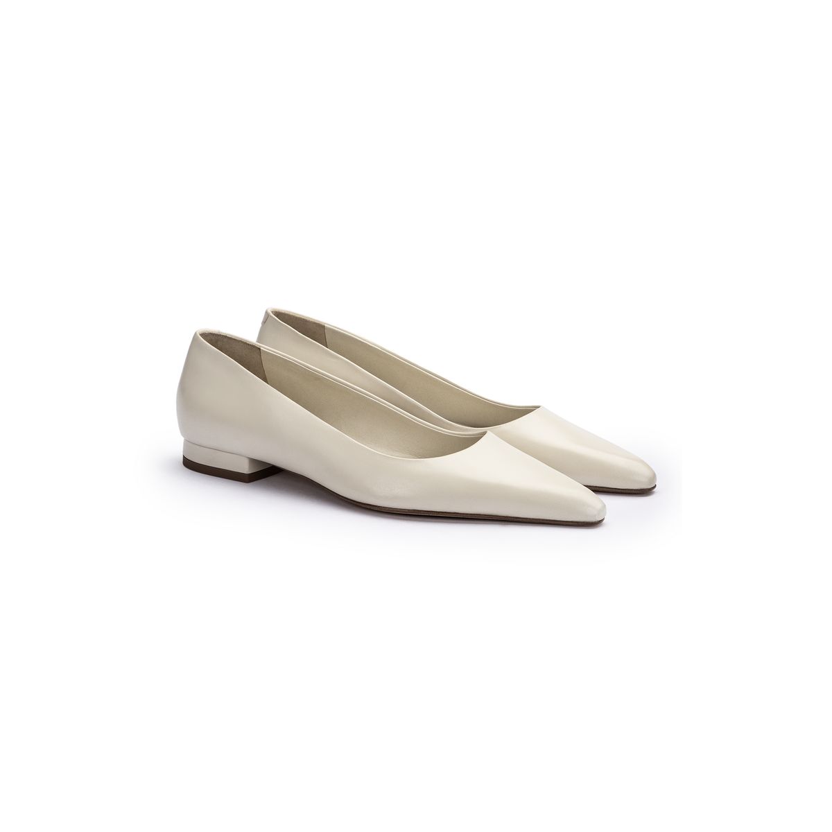 Spitz zulaufende Glattleder-Pumps mit Blockabsatz