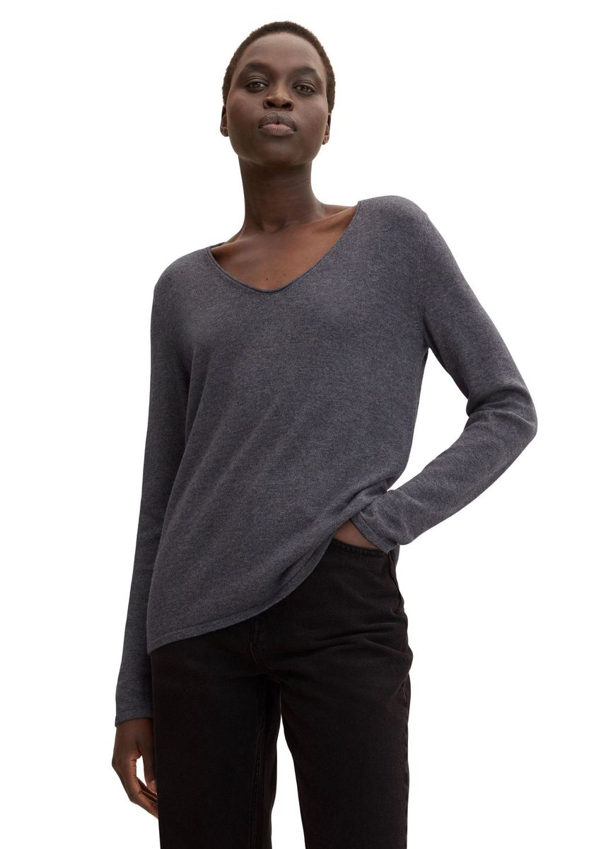 Klassischer Strickpullover mit V-Ausschnitt