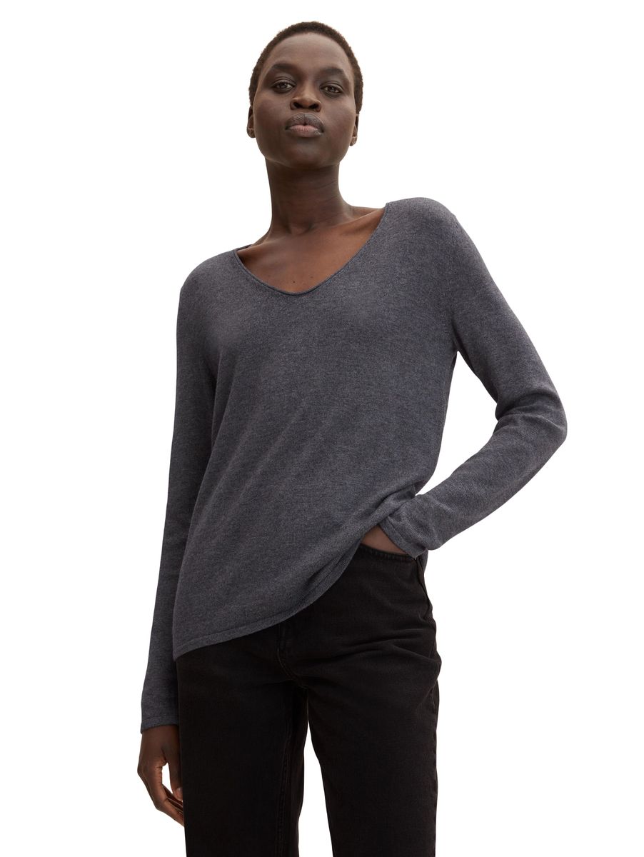 Klassischer Strickpullover mit V-Ausschnitt
