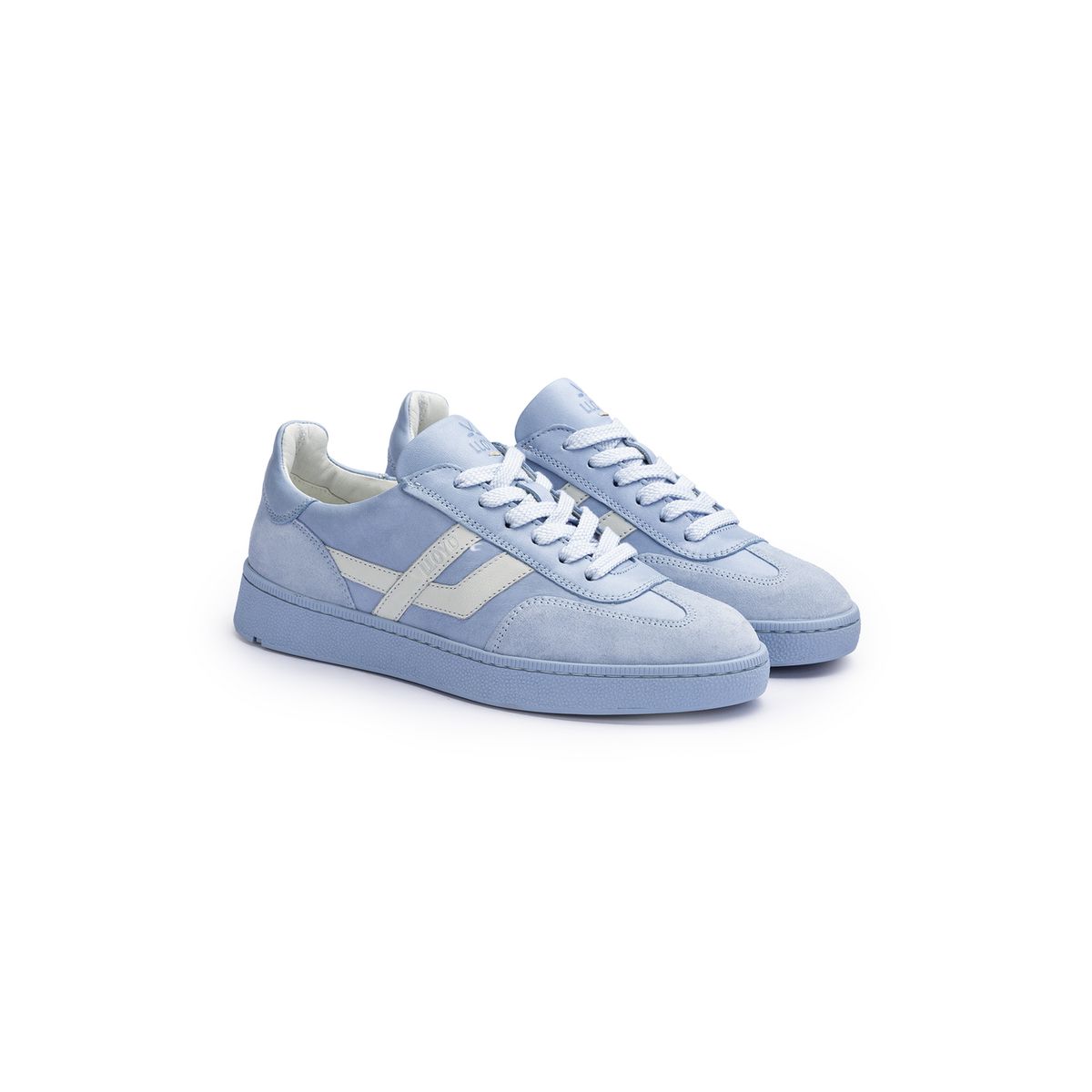 Retro-Sneaker aus Materialmix