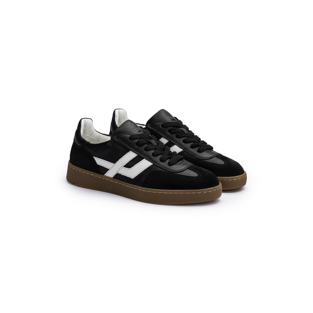 Niedrige Sneaker im Materialmix