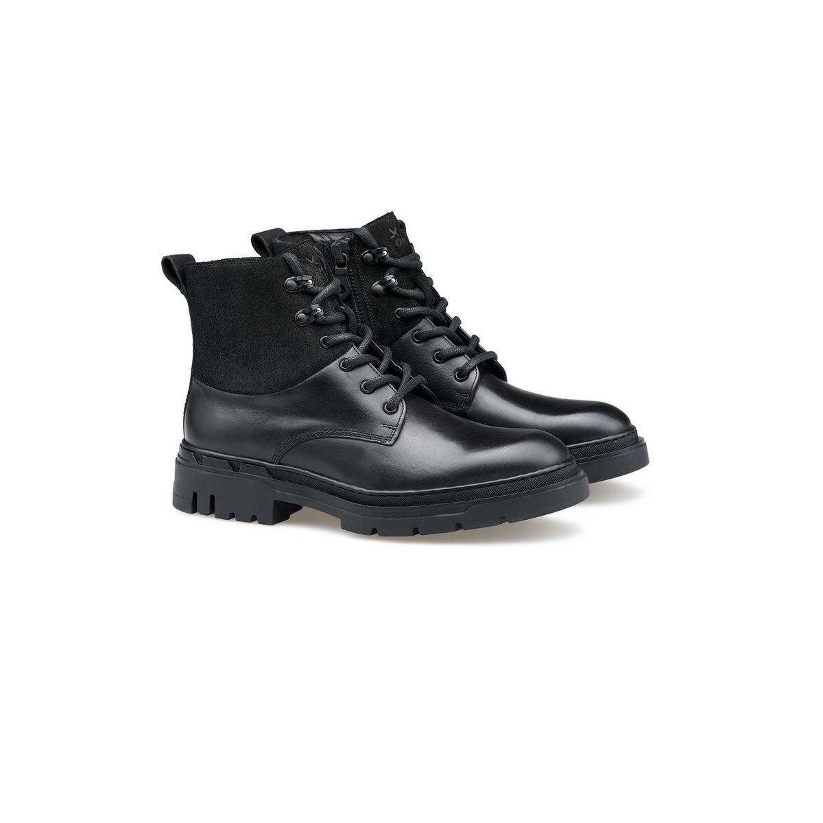 Schnürstiefelette im Materialmix