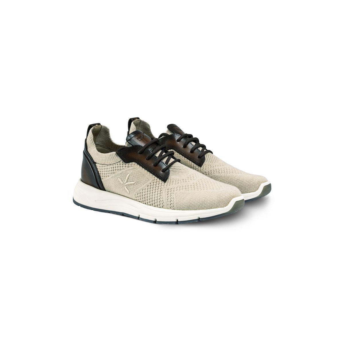 Hybrid-Sneaker aus Strick und Leder