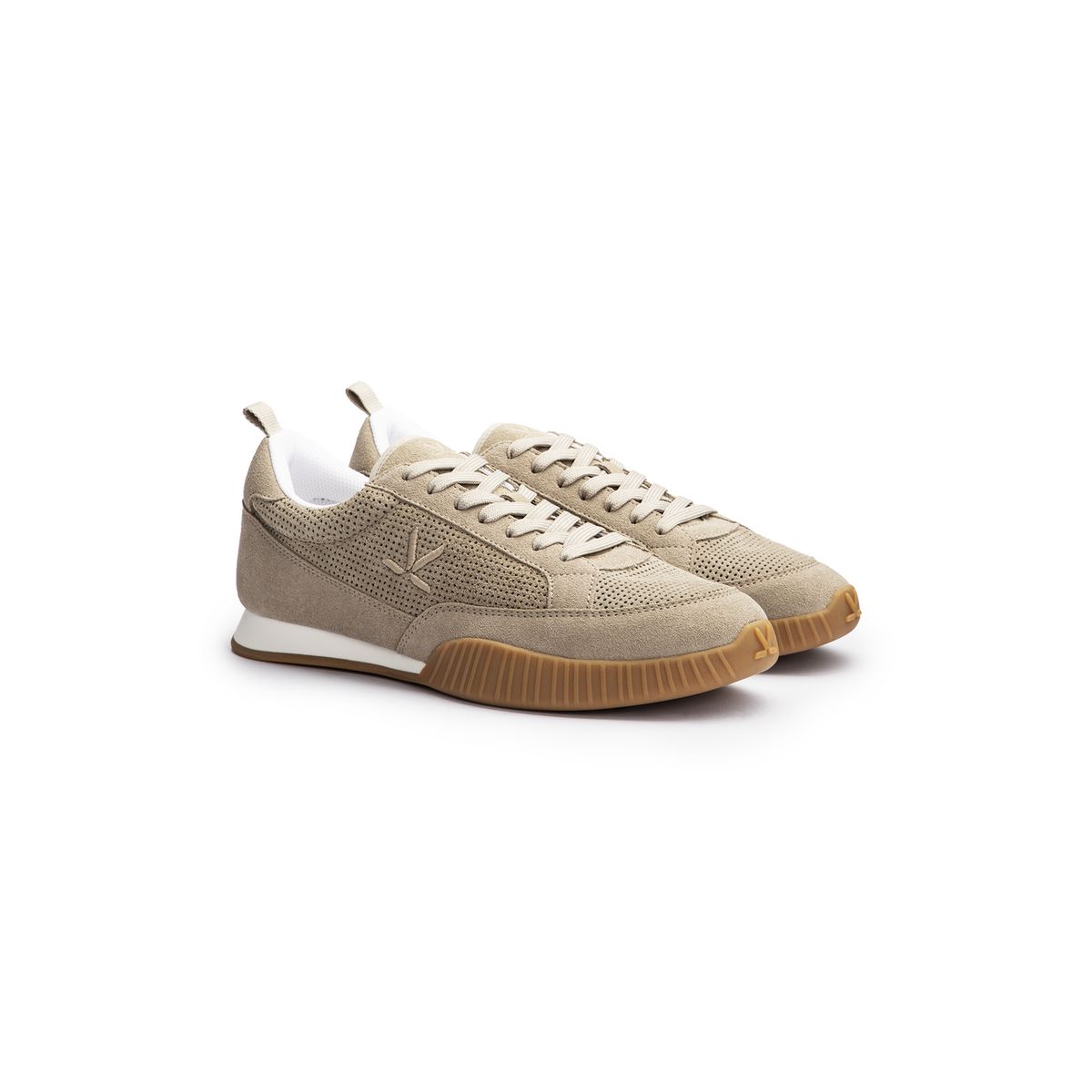 Sneaker aus gelochtem Rauleder