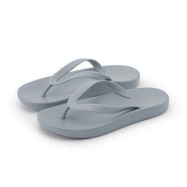 Minimalistische Zehentrenner mit ergonomischem Fußbett