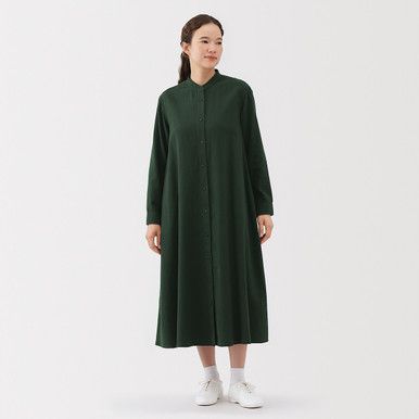 Langes Flanellkleid mit Stehkragen