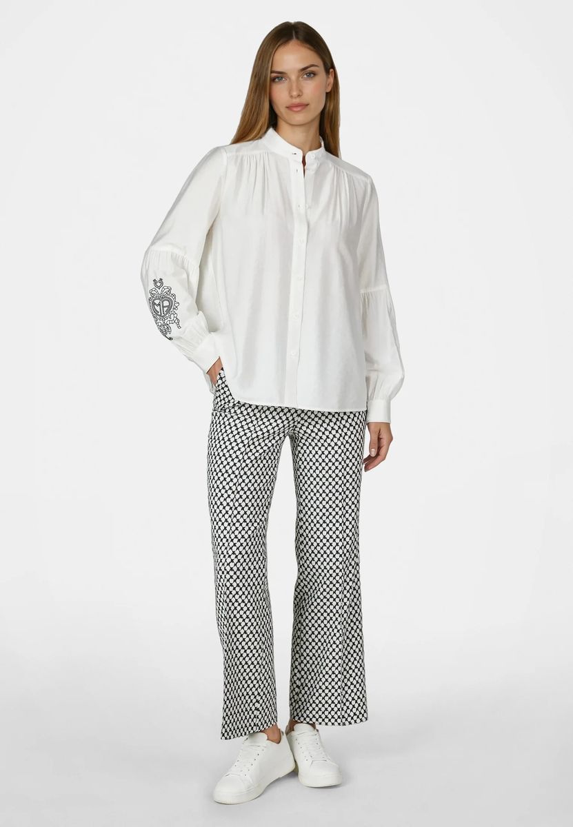 Jacquard-Hose mit geometrischem Muster