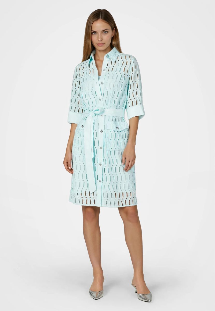 Hemdblusenkleid aus Lochstickerei mit Gürtel