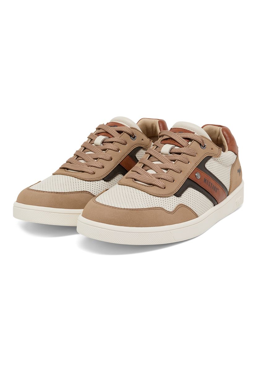 Sportliche Low-Top Sneaker mit Perforierung