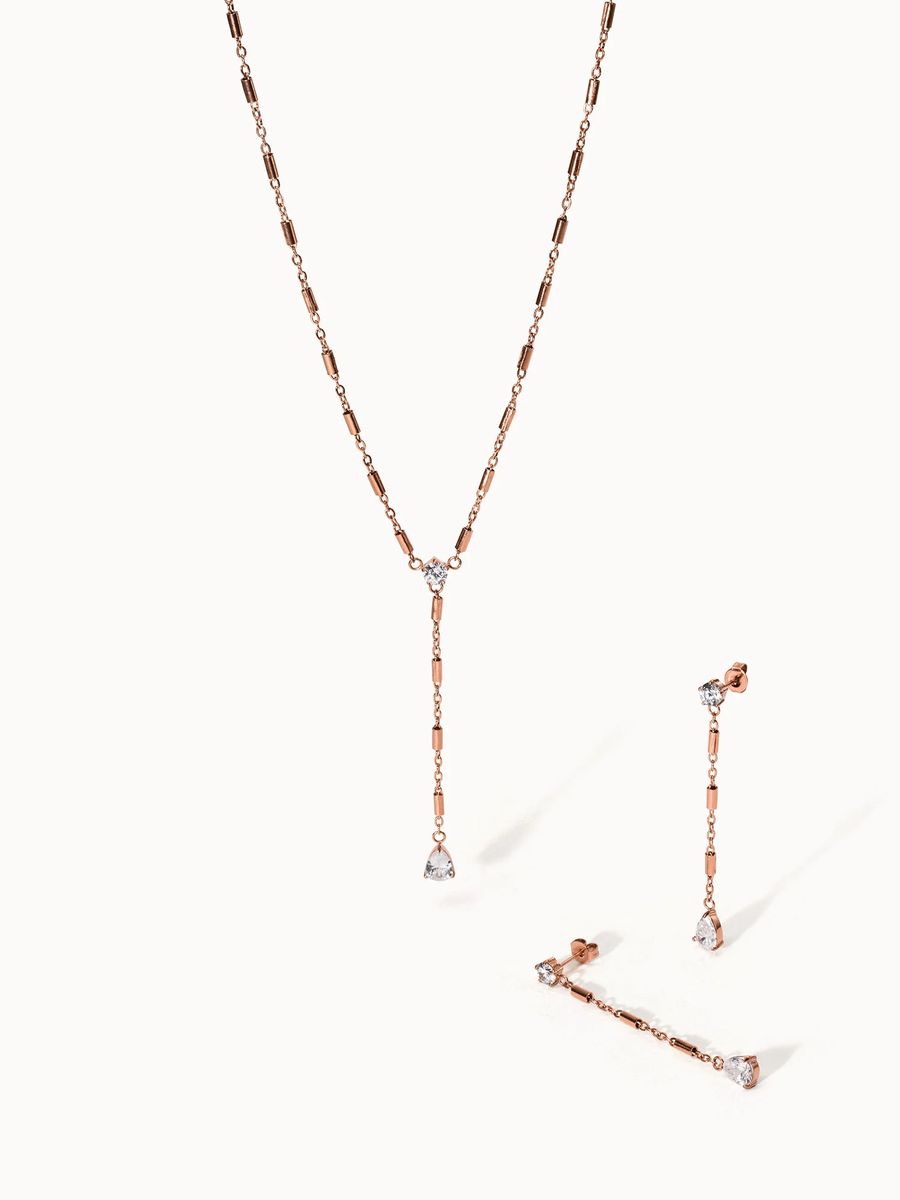 Glänzendes Set aus Y-Kette und Ohrringen