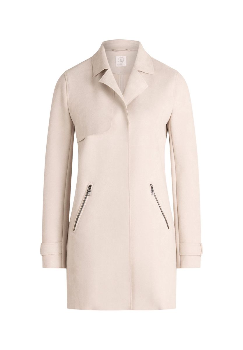 Moderner offener Auto-Mantel