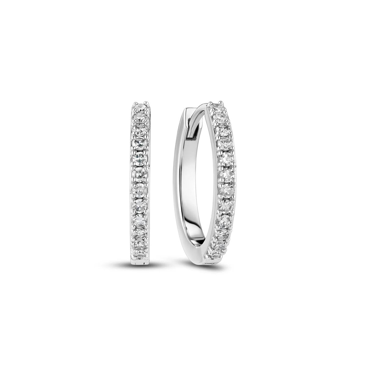 Zeitlose Huggie-Creolen mit Diamanten