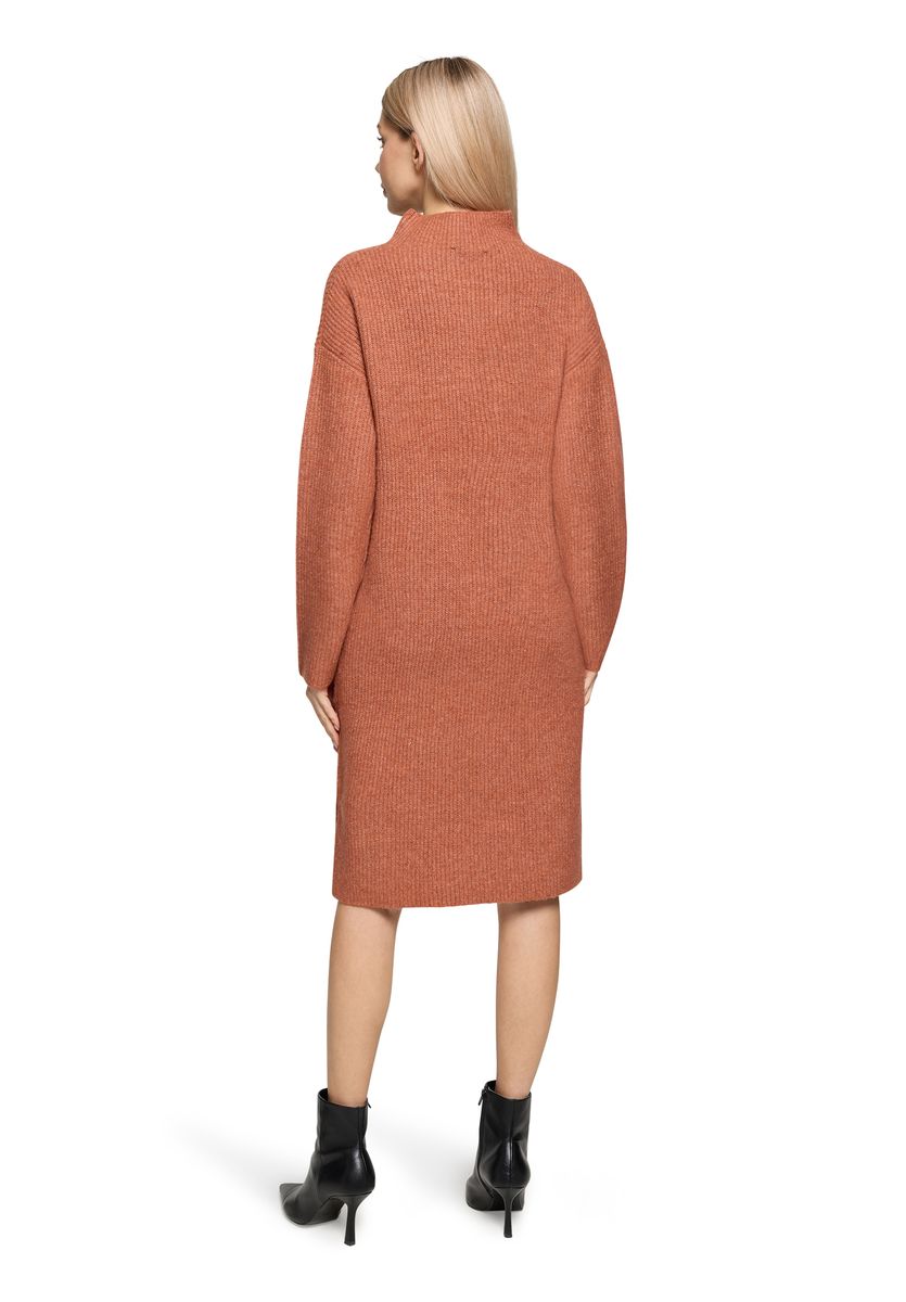 Lässiges Strickkleid mit Stehkragen
