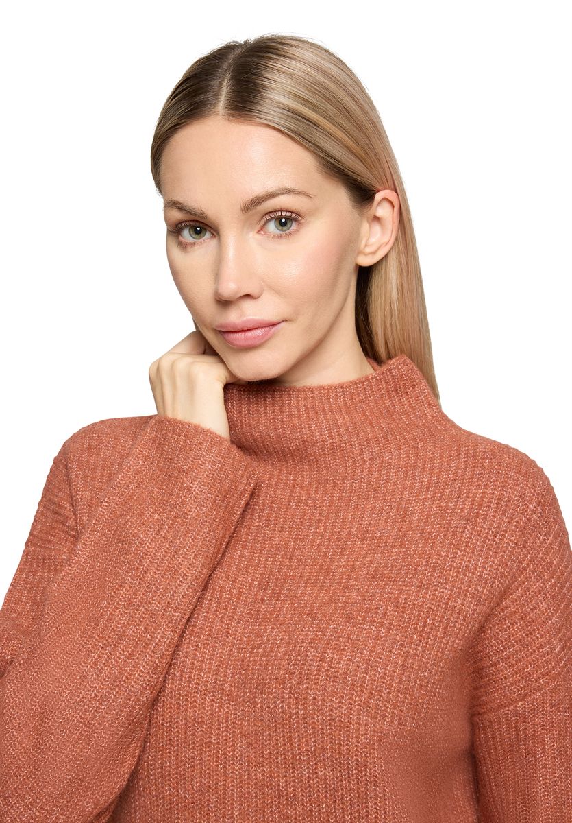 Lässiges Strickkleid mit Stehkragen