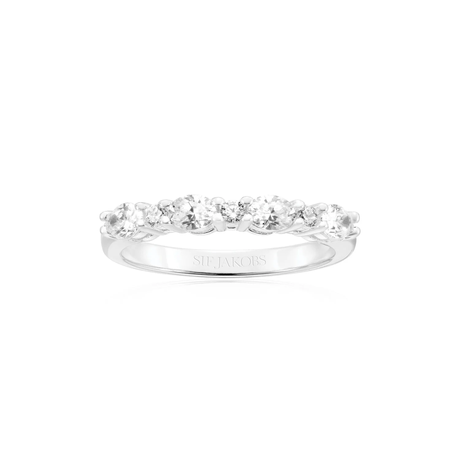 Funkelnder Ring mit Ovalschliff-Steinen