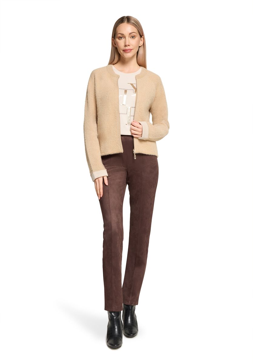 Moderne Strickjacke mit Reißverschluss
